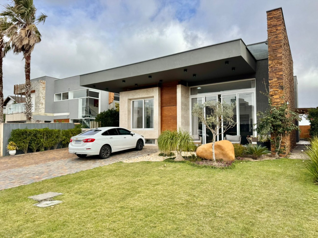 Imagem do imóvel Casa em condomínio 4 dormitórios para aluguel, Atlântida em Xangri-lá referência 134514