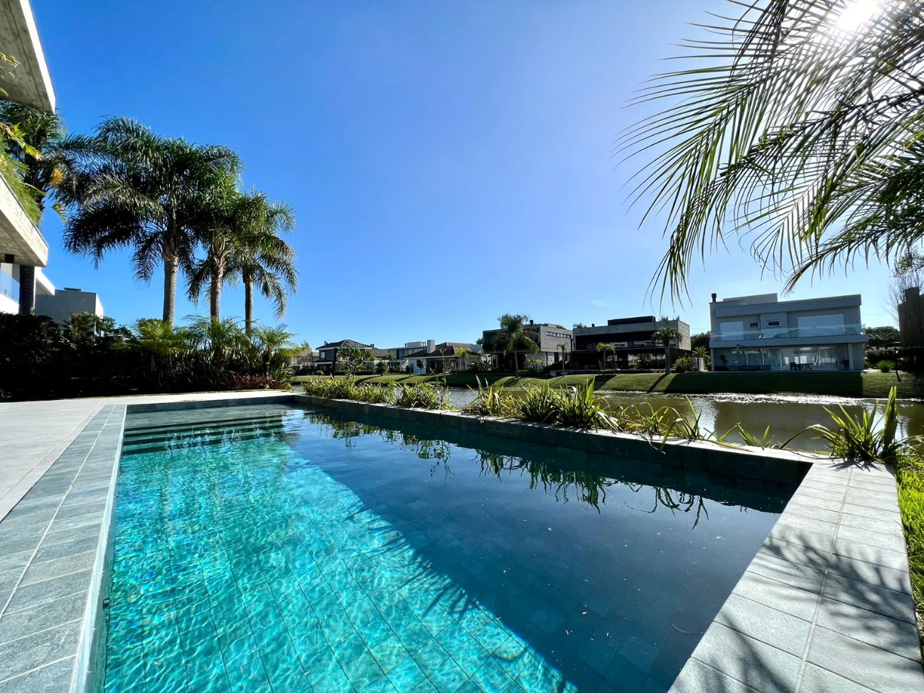 Imagem do imóvel Casa em condomínio 5 dormitórios para aluguel, Atlântida em Xangri-lá referência 216156