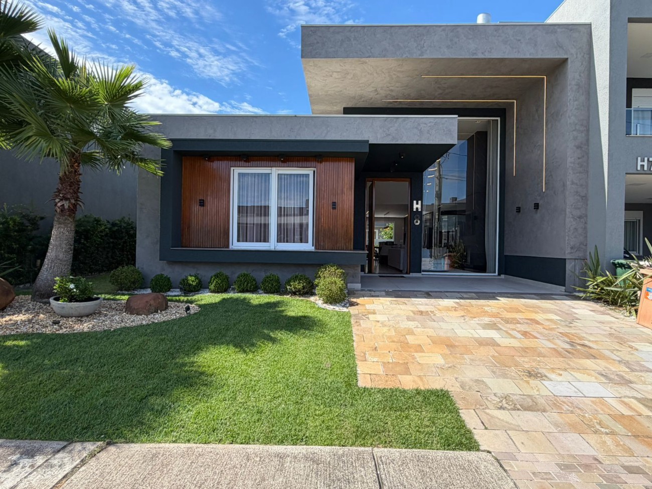 Imagem do imóvel Casa em condomínio 4 dormitórios à venda, Capão Da Canoa em Capão Da Canoa referência 240796