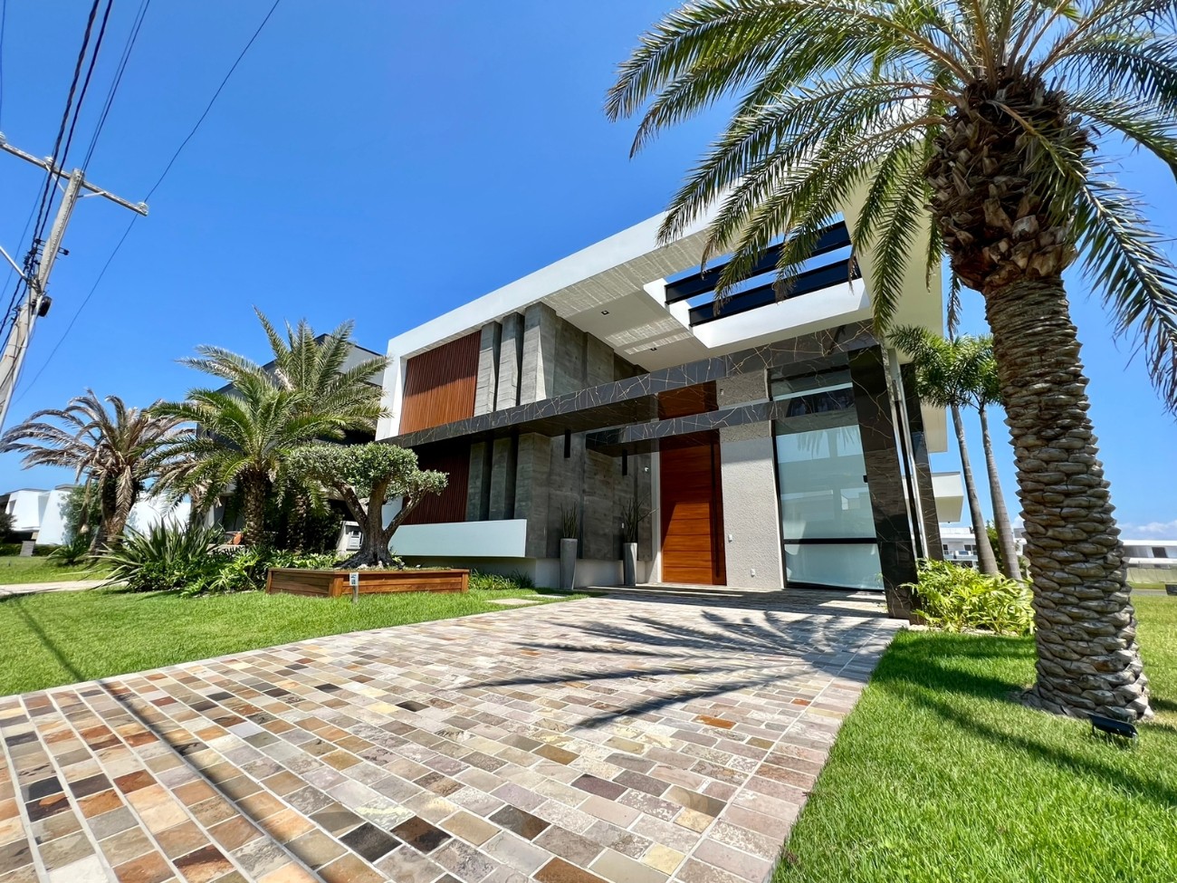 Imagem do imóvel Casa em condomínio 5 dormitórios à venda, Xangri-lá em Xangri-lá referência 251100