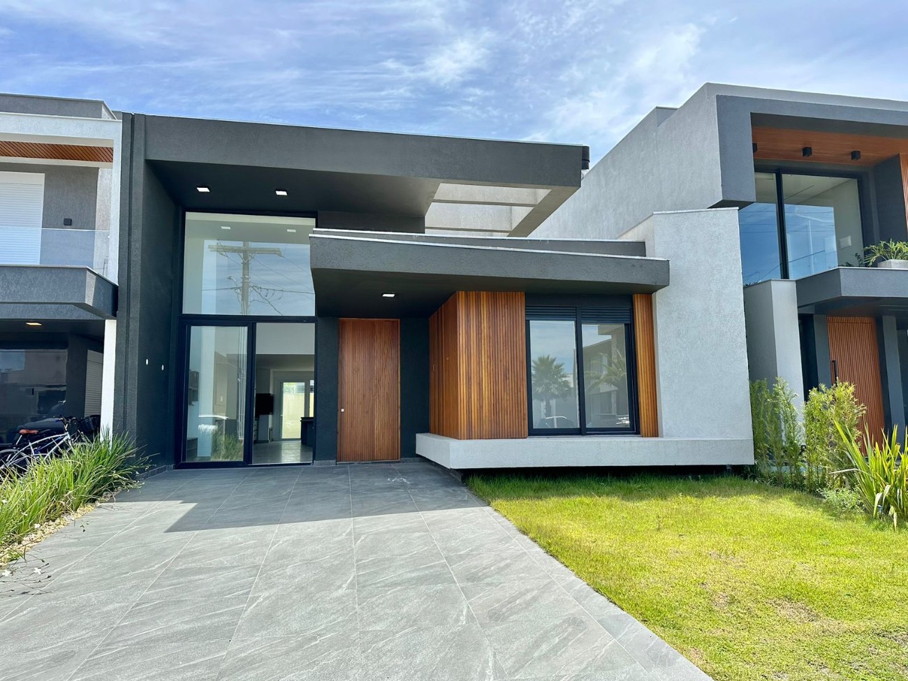 Imagem do imóvel Casa em condomínio 4 dormitórios para aluguel, Xangrilá em Xangri-lá referência 305258