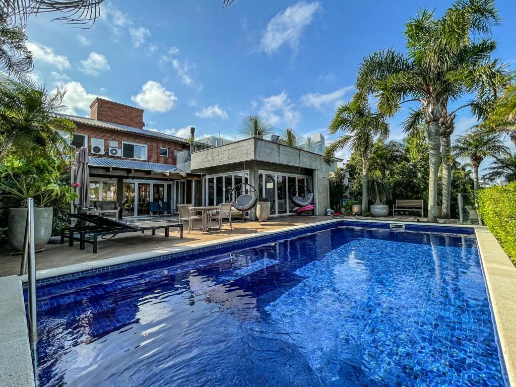 Imagem do imóvel Casa em condomínio 5 dormitórios para aluguel, Atlântida em Xangri-lá referência 305384