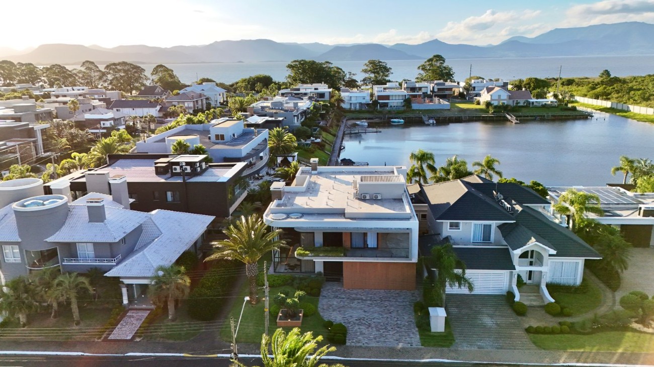 Imagem do imóvel Casa em condomínio 5 dormitórios para aluguel, Capão Da Canoa em Capão Da Canoa referência 305582