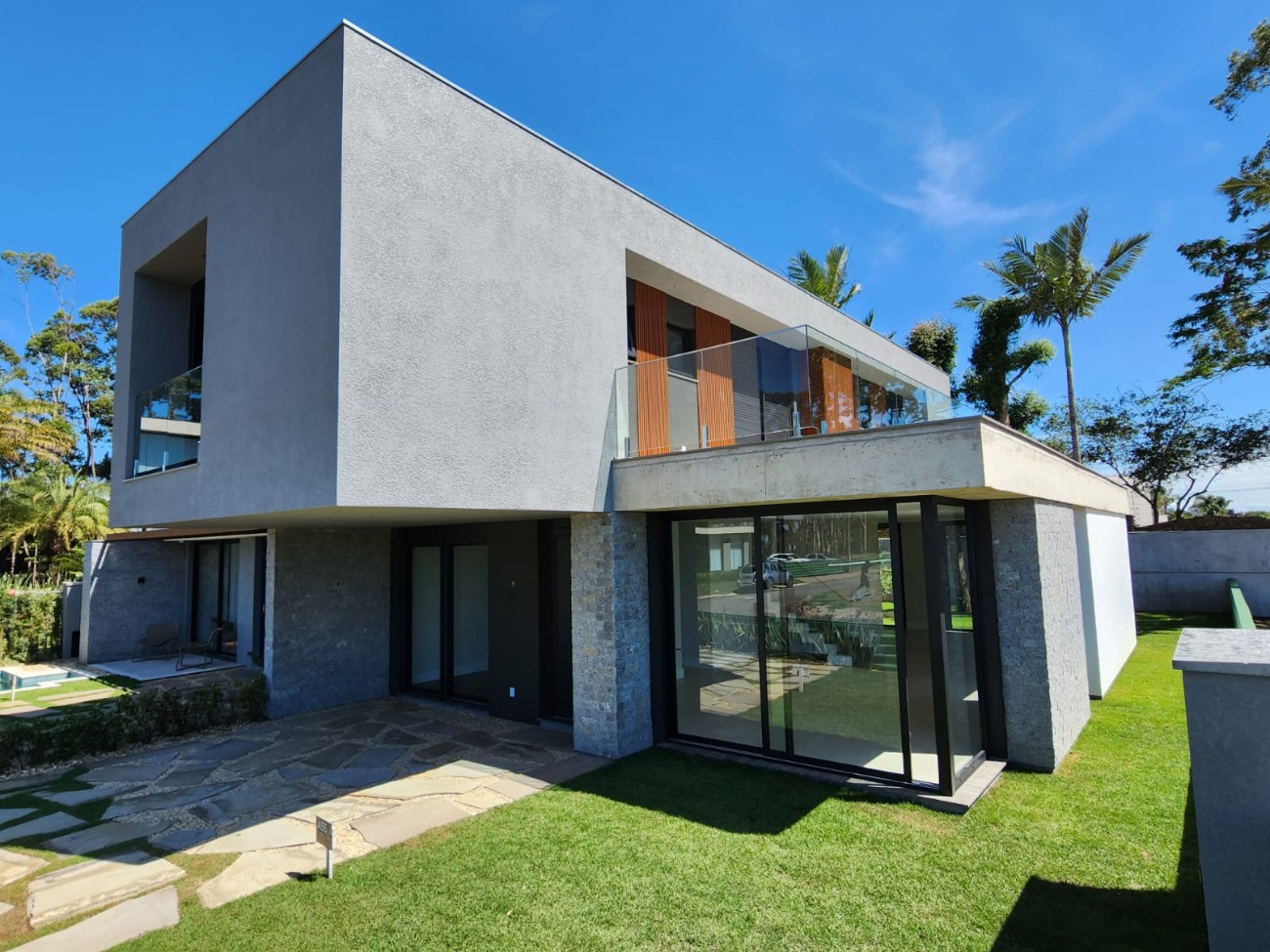 Imagem do imóvel Casa em condomínio 4 dormitórios para aluguel, Atlântida em Xangri-lá referência 305604