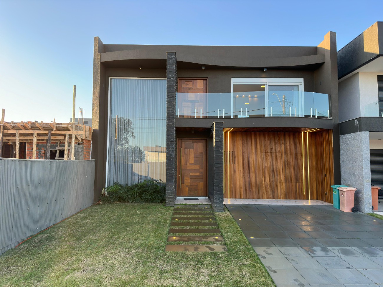 Imagem do imóvel Casa em condomínio 4 dormitórios para aluguel, Xangrilá em Xangri-lá referência 305679