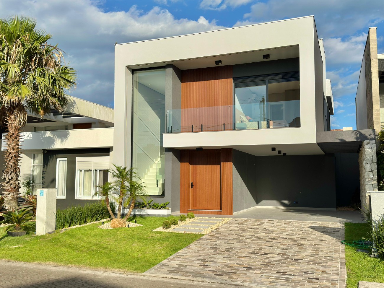 Imagem do imóvel Casa em condomínio 4 dormitórios para aluguel, Xangrilá em Xangri-lá referência 305846