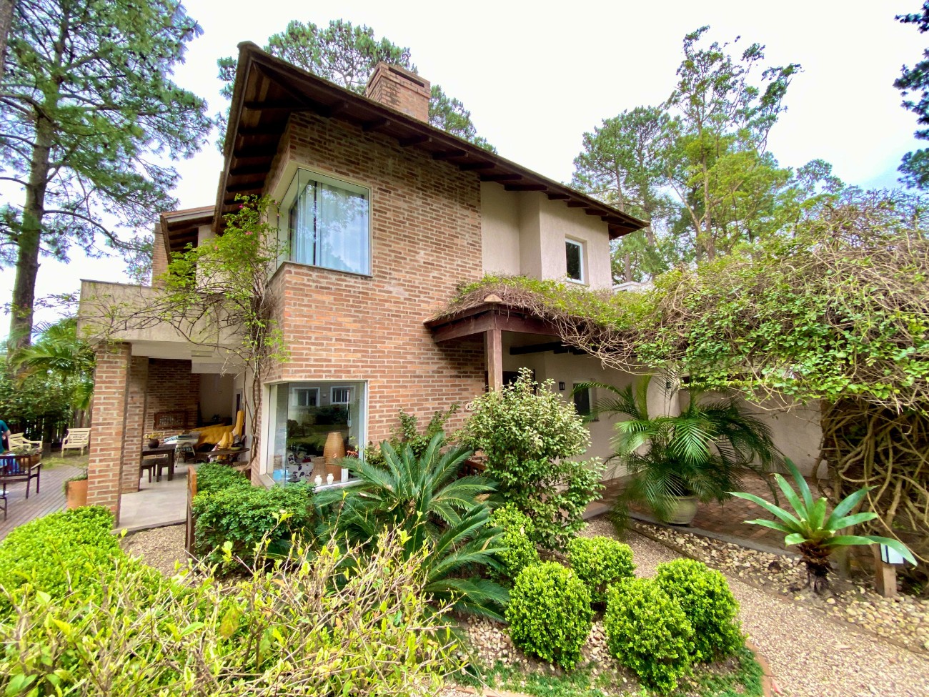 Imagem do imóvel Casa em condomínio 4 dormitórios para aluguel, Atlântida em Xangri-lá referência 305920