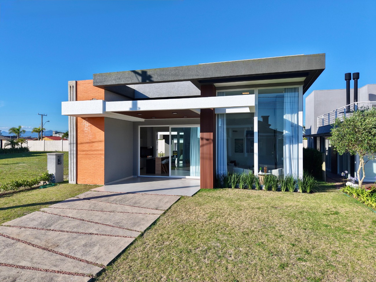 Imagem do imóvel Casa em condomínio 4 dormitórios para aluguel, Capão Novo em Capão Da Canoa referência 305970