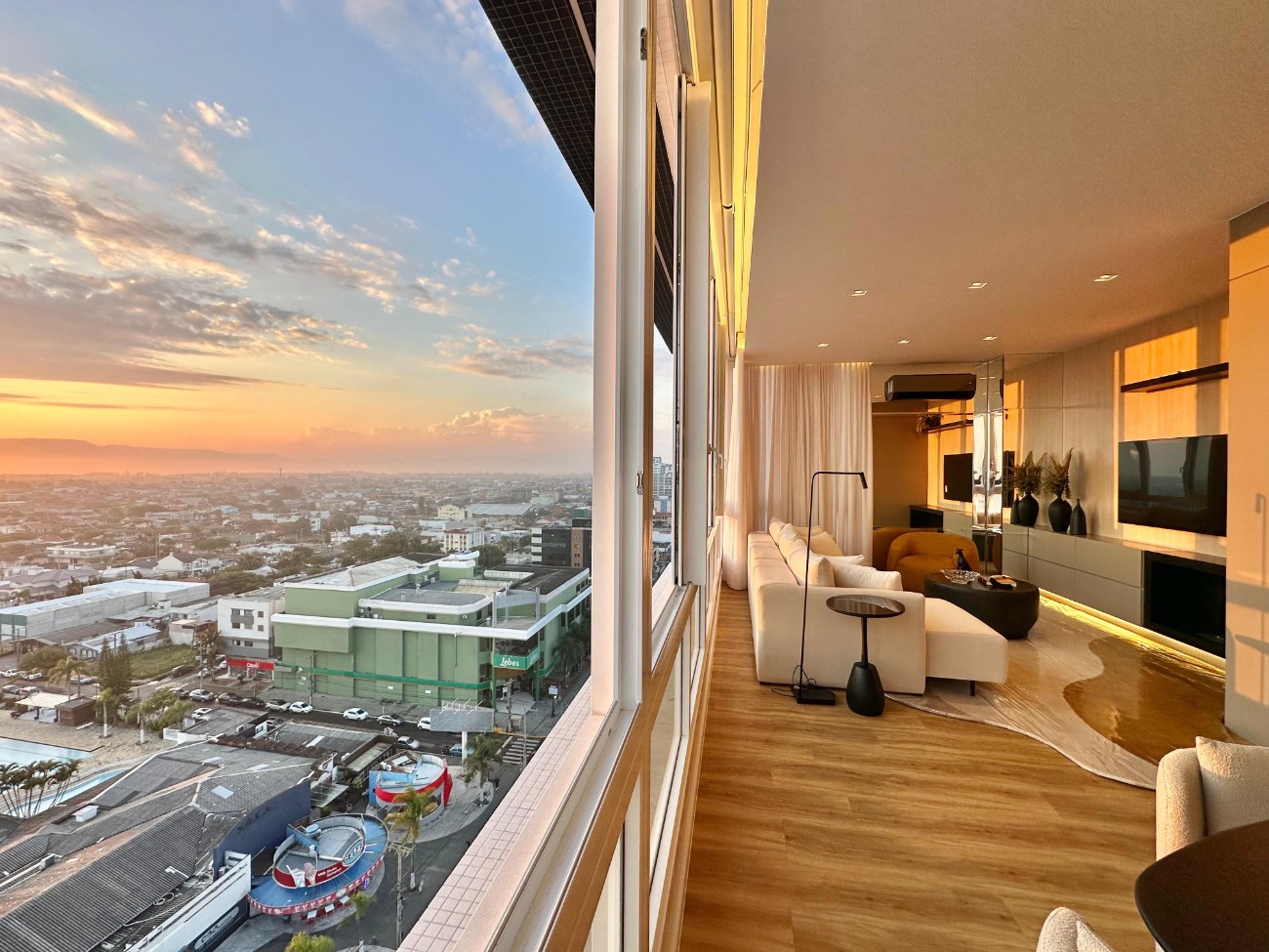 Imagem do imóvel Apartamento 3 dormitórios para aluguel, Centro em Capão Da Canoa referência 305985