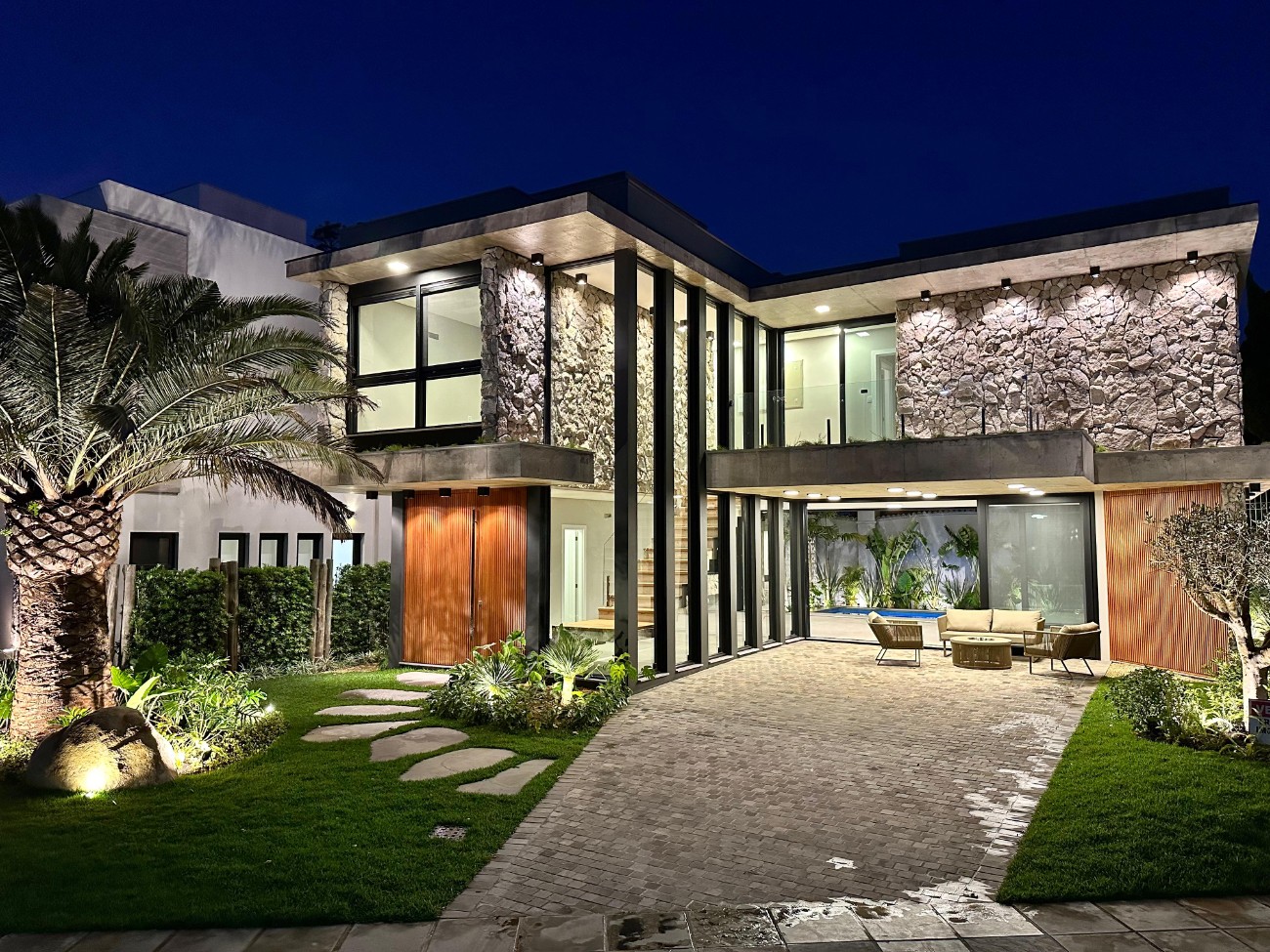 Imagem do imóvel Casa em condomínio 4 dormitórios para aluguel, Atlântida em Xangri-lá referência 306080