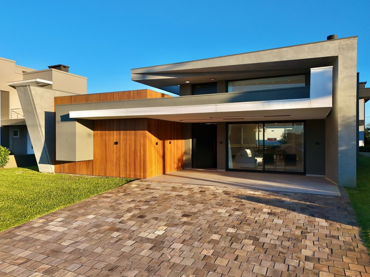 Imagem do imóvel Casa em condomínio 4 dormitórios para aluguel, Atlântida Sul em Osório referência 306118