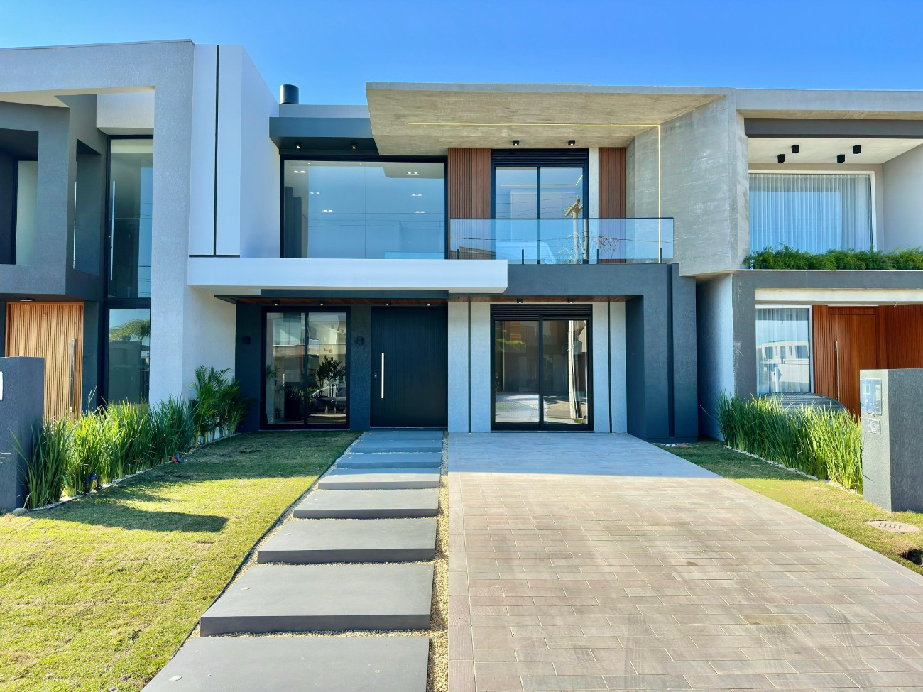 Imagem do imóvel Casa em condomínio 4 dormitórios para aluguel, Xangri-lá em Xangri-lá referência 306412