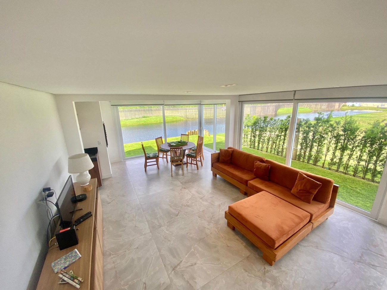 Imagem do imóvel Casa em condomínio 3 dormitórios para aluguel, Atlântida em Xangri-lá referência 306438