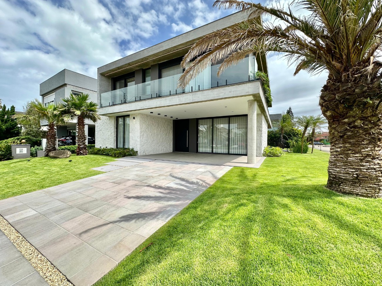 Imagem do imóvel Casa em condomínio 5 dormitórios para aluguel, Xangrilá em Xangri-lá referência 306671