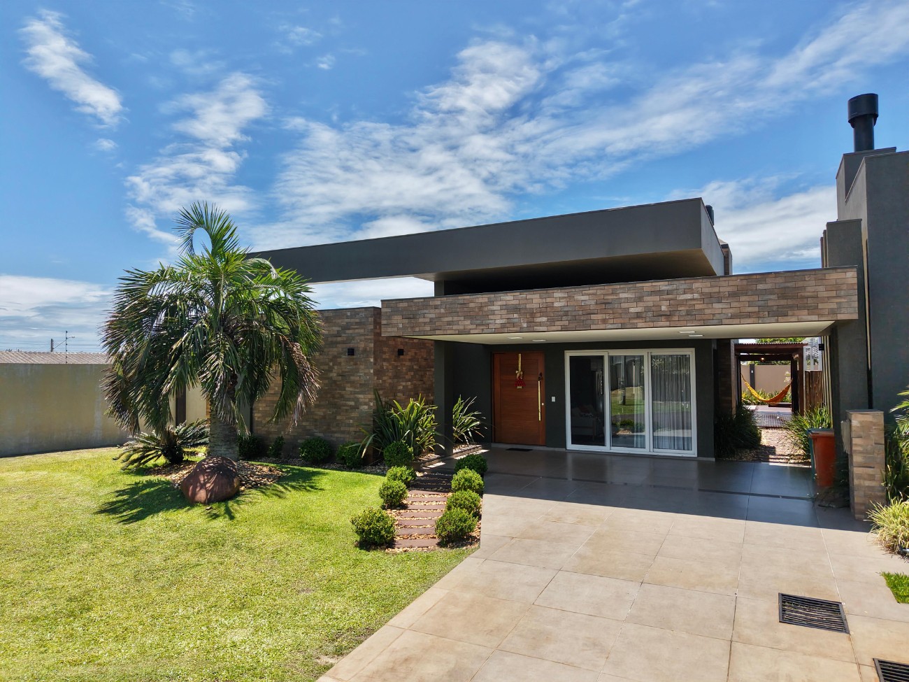 Imagem do imóvel Casa em condomínio 4 dormitórios para aluguel, Rainha Do Mar em Xangri-lá referência 306702