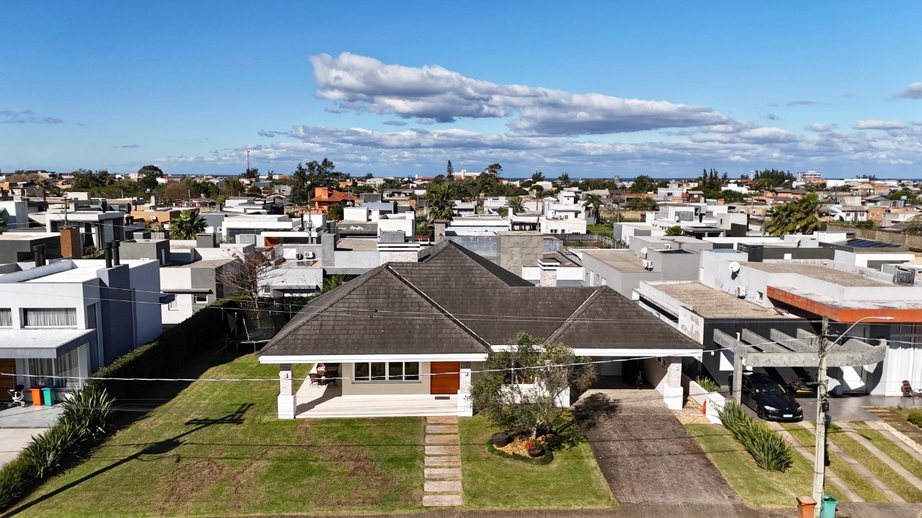 Imagem do imóvel Casa em condomínio 4 dormitórios para aluguel, Zona Nova em Capão Da Canoa referência 306725