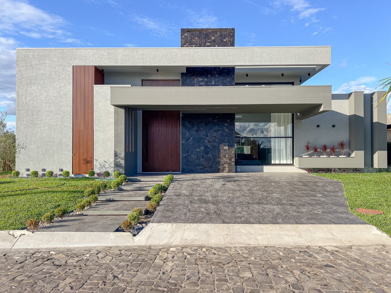 Imagem do imóvel Casa em condomínio 4 dormitórios para aluguel, Atlântida Sul em Osório referência 306742