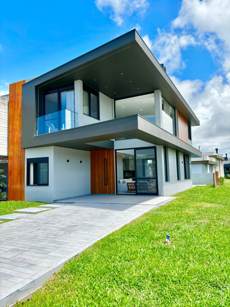 Imagem do imóvel Casa em condomínio 4 dormitórios para aluguel, Xangrilá em Xangri-lá referência 306773