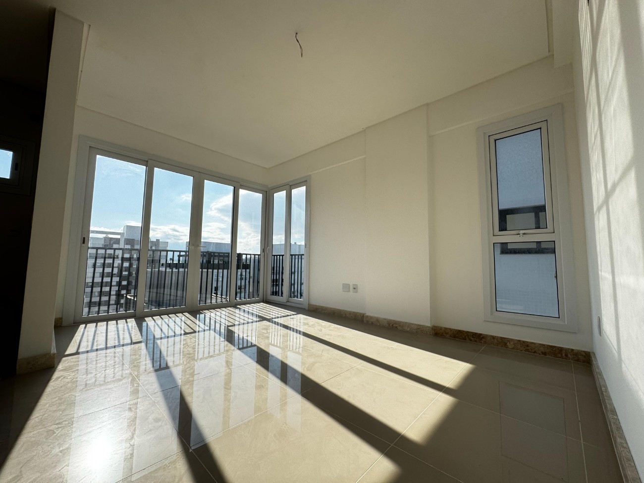 Imagem do imóvel Apartamento 2 dormitórios para aluguel, Zona Nova em Capão Da Canoa referência 307000