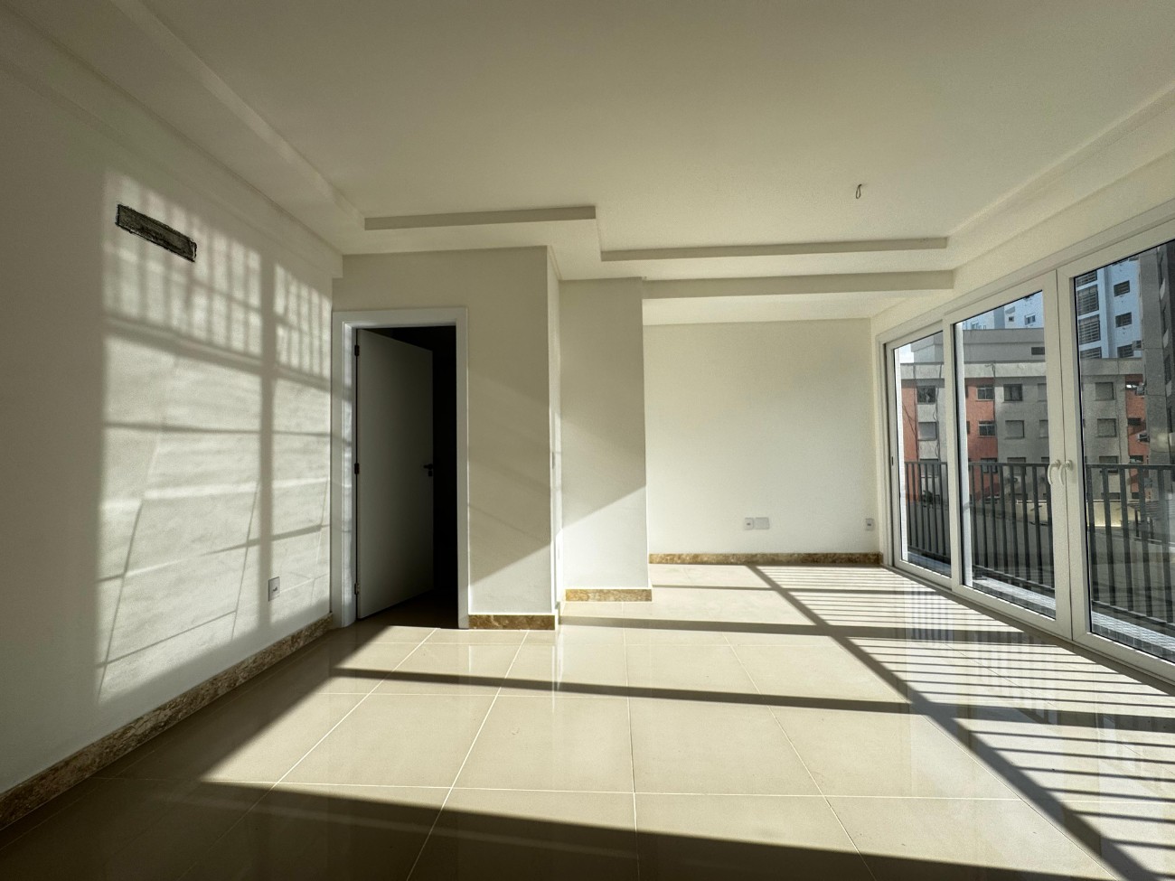 Imagem do imóvel Apartamento 3 dormitórios para aluguel, Zona Nova em Capão Da Canoa referência 307005