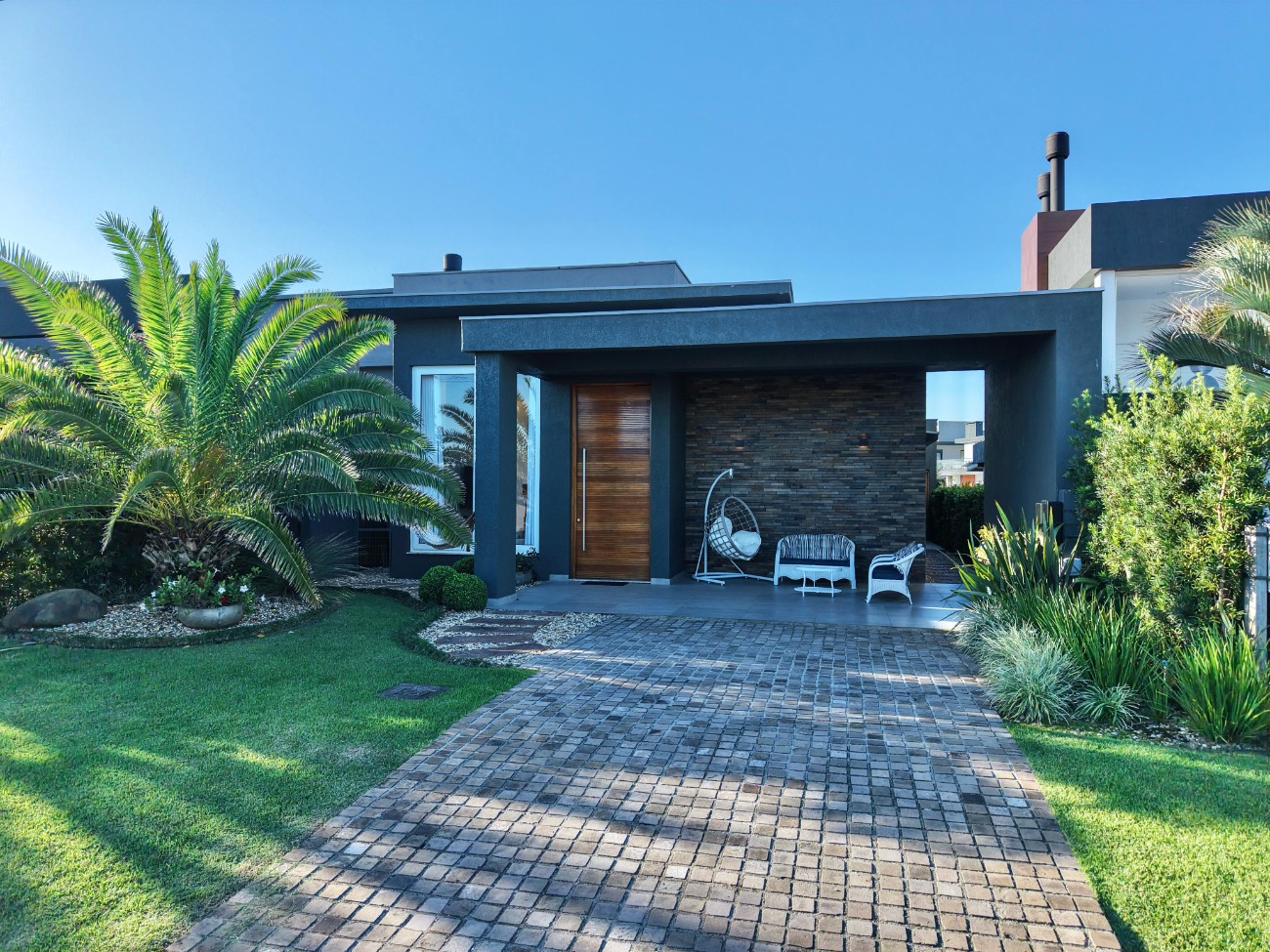 Imagem do imóvel Casa em condomínio 4 dormitórios para aluguel, Rainha Do Mar em Xangri-lá referência 307017