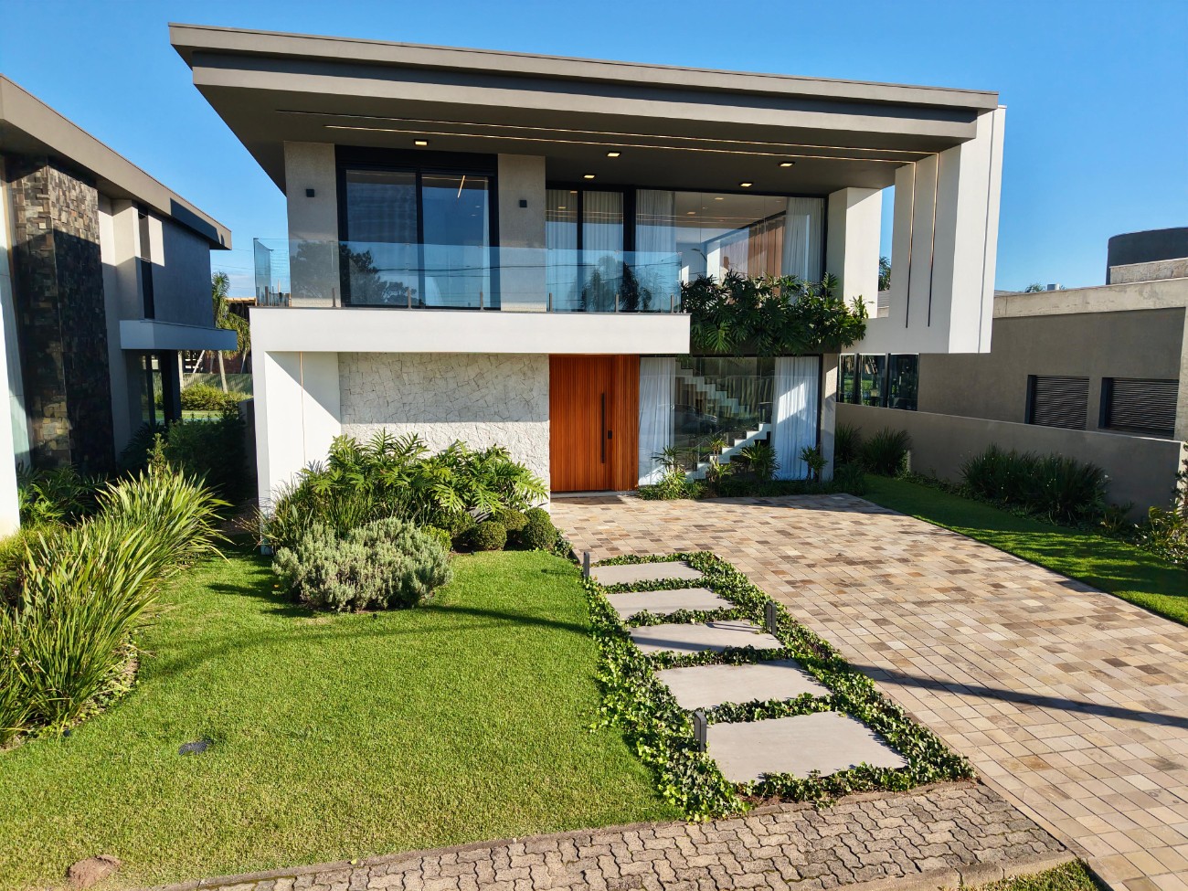 Imagem do imóvel Casa em condomínio 5 dormitórios para aluguel, Capão Da Canoa em Capão Da Canoa referência 307208