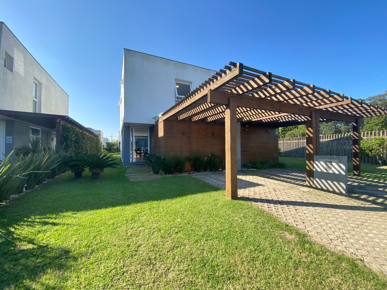 Imagem do imóvel Casa em condomínio 3 dormitórios para aluguel, Atlântida em Xangri-lá referência 307243