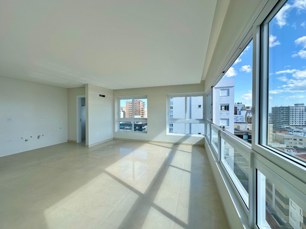 Imagem do imóvel Casa em condomínio 3 dormitórios para aluguel, Centro em Capão Da Canoa referência 307477