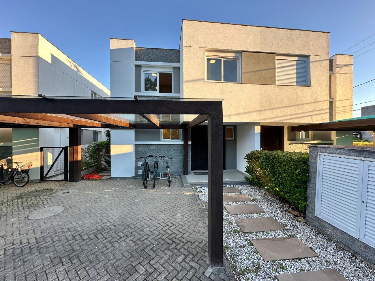 Imagem do imóvel Casa em condomínio 4 dormitórios para aluguel, Atlântida em Xangri-lá referência 307504