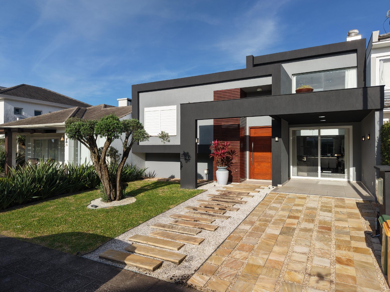 Imagem do imóvel Casa em condomínio 3 dormitórios para aluguel, Zona Nova em Capão Da Canoa referência 307512