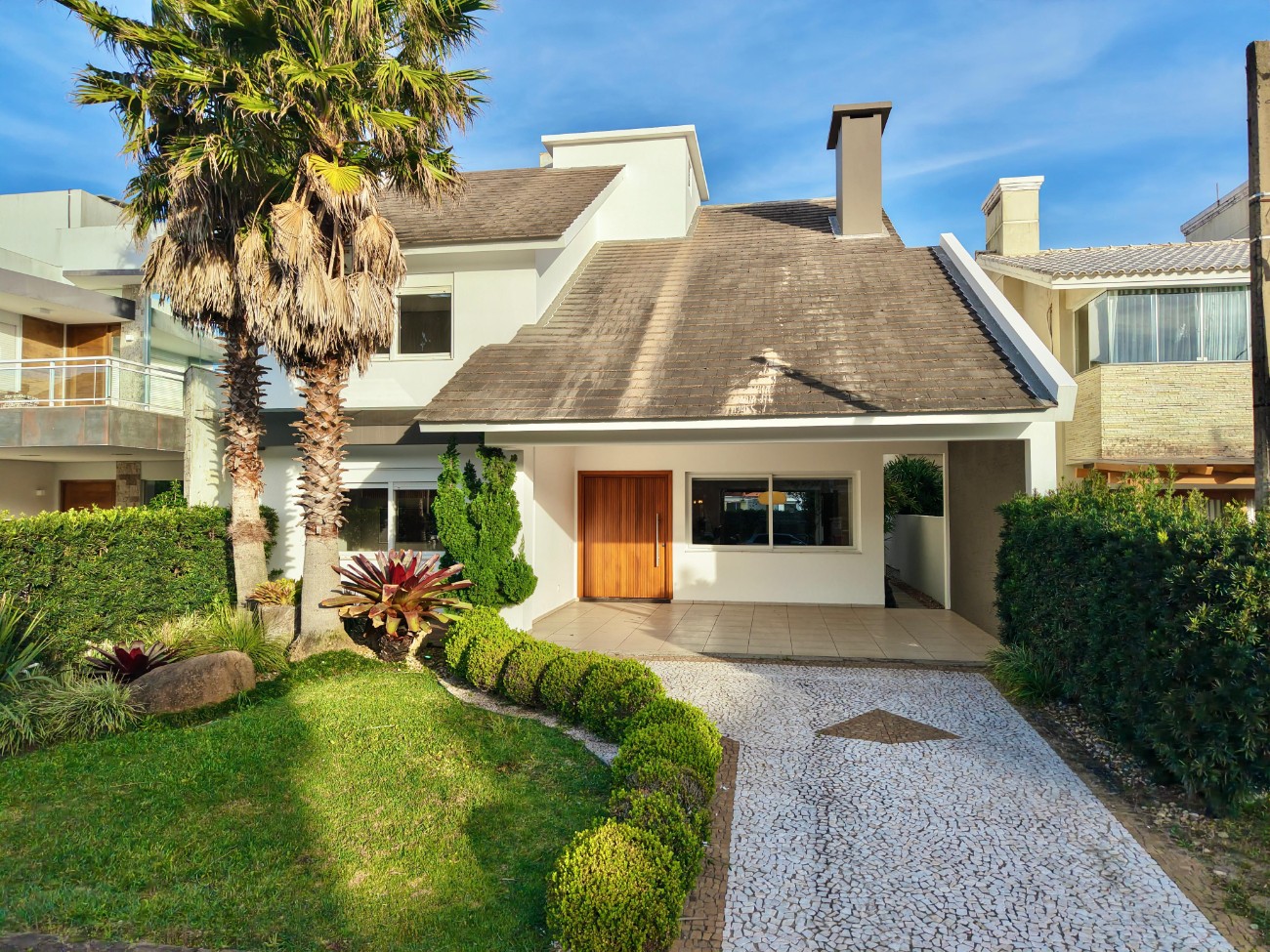 Imagem do imóvel Casa em condomínio 4 dormitórios para aluguel, Zona Nova em Capão Da Canoa referência 307534