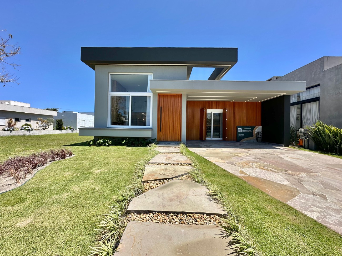 Imagem do imóvel Casa em condomínio 4 dormitórios para aluguel, Zona Nova em Capão Da Canoa referência 307632