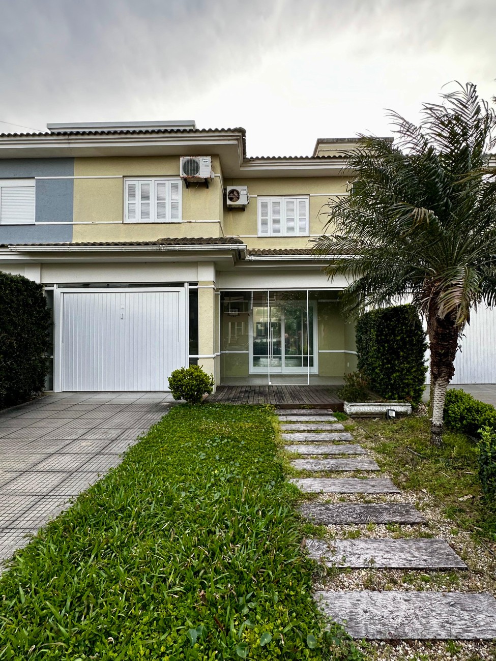 Imagem do imóvel Casa em condomínio 3 dormitórios para aluguel, Zona Nova em Capão Da Canoa referência 307809