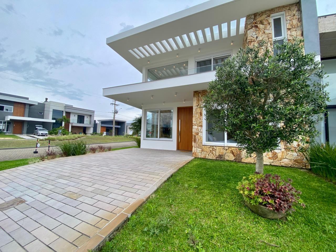 Imagem do imóvel Casa em condomínio 4 dormitórios para aluguel, Xangrilá em Xangri-lá referência 307812