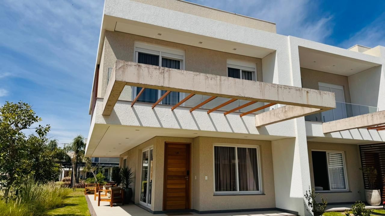 Imagem do imóvel Casa em condomínio 4 dormitórios para aluguel, Zona  Nova em Capão Da Canoa referência 307936