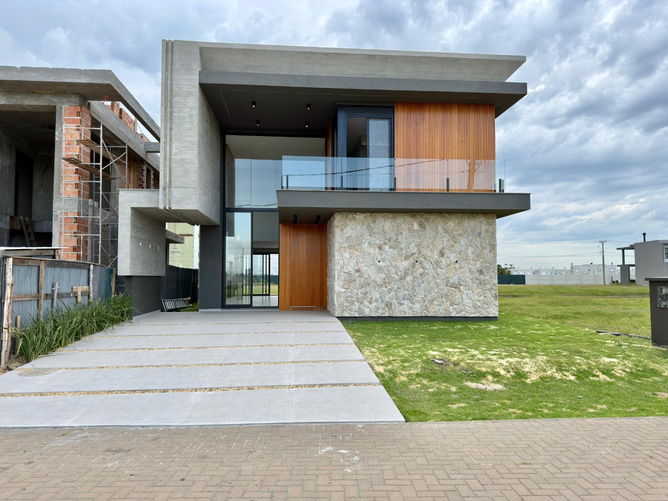 Imagem do imóvel Casa em condomínio 4 dormitórios para aluguel, Marina em Xangri-lá referência 308009