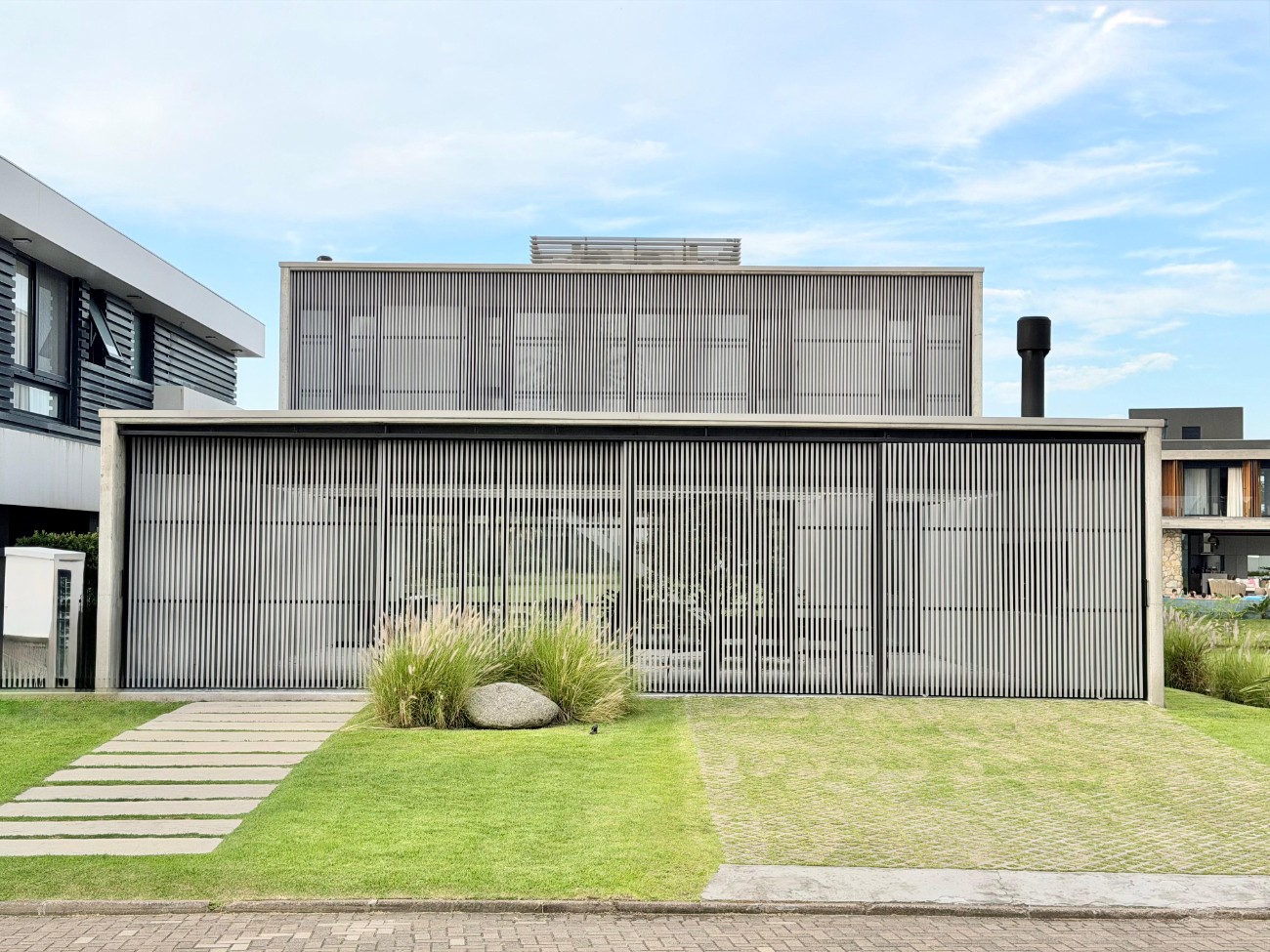 Imagem do imóvel Casa em condomínio 4 dormitórios para aluguel, Xangri-lá em Xangri-lá referência 308011