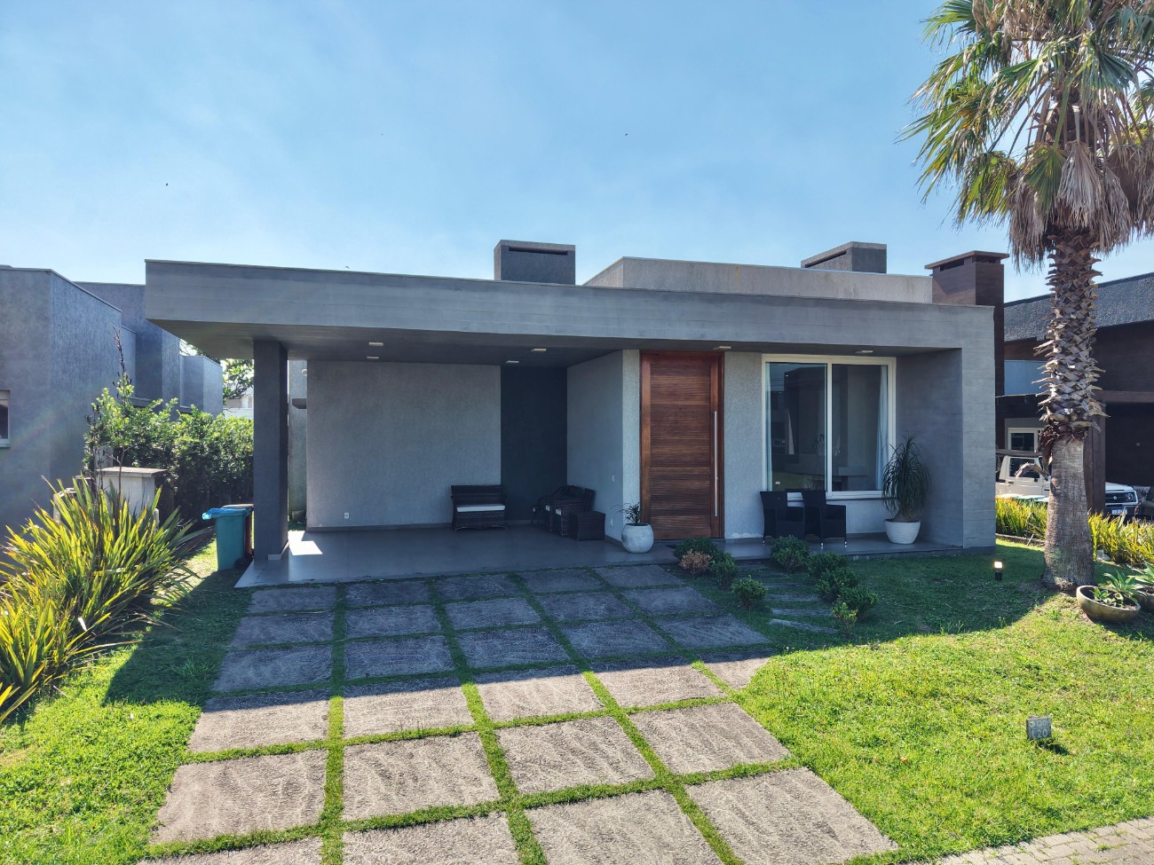 Imagem do imóvel Casa em condomínio 3 dormitórios para aluguel, Zona Nova em Capão Da Canoa referência 308034