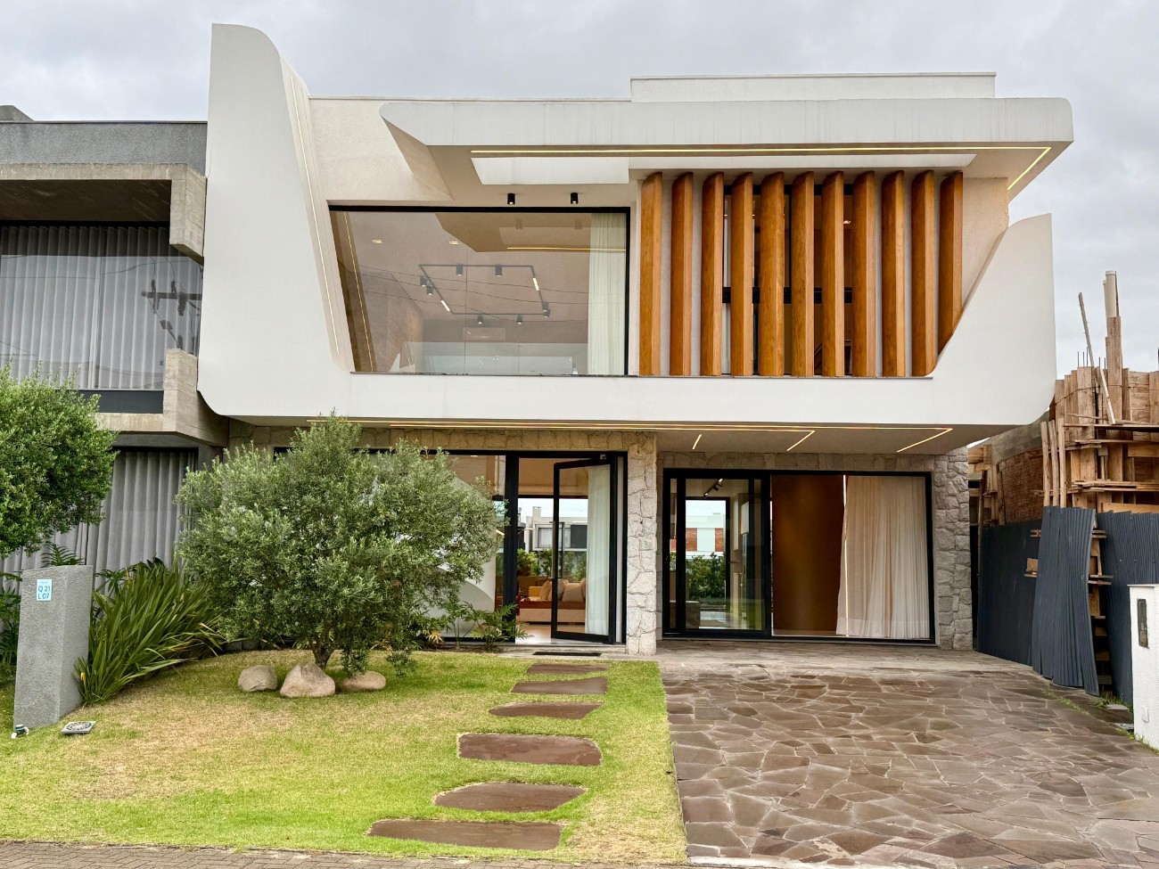 Imagem do imóvel Casa em condomínio 4 dormitórios para aluguel, Xangrilá em Xangri-lá referência 308103