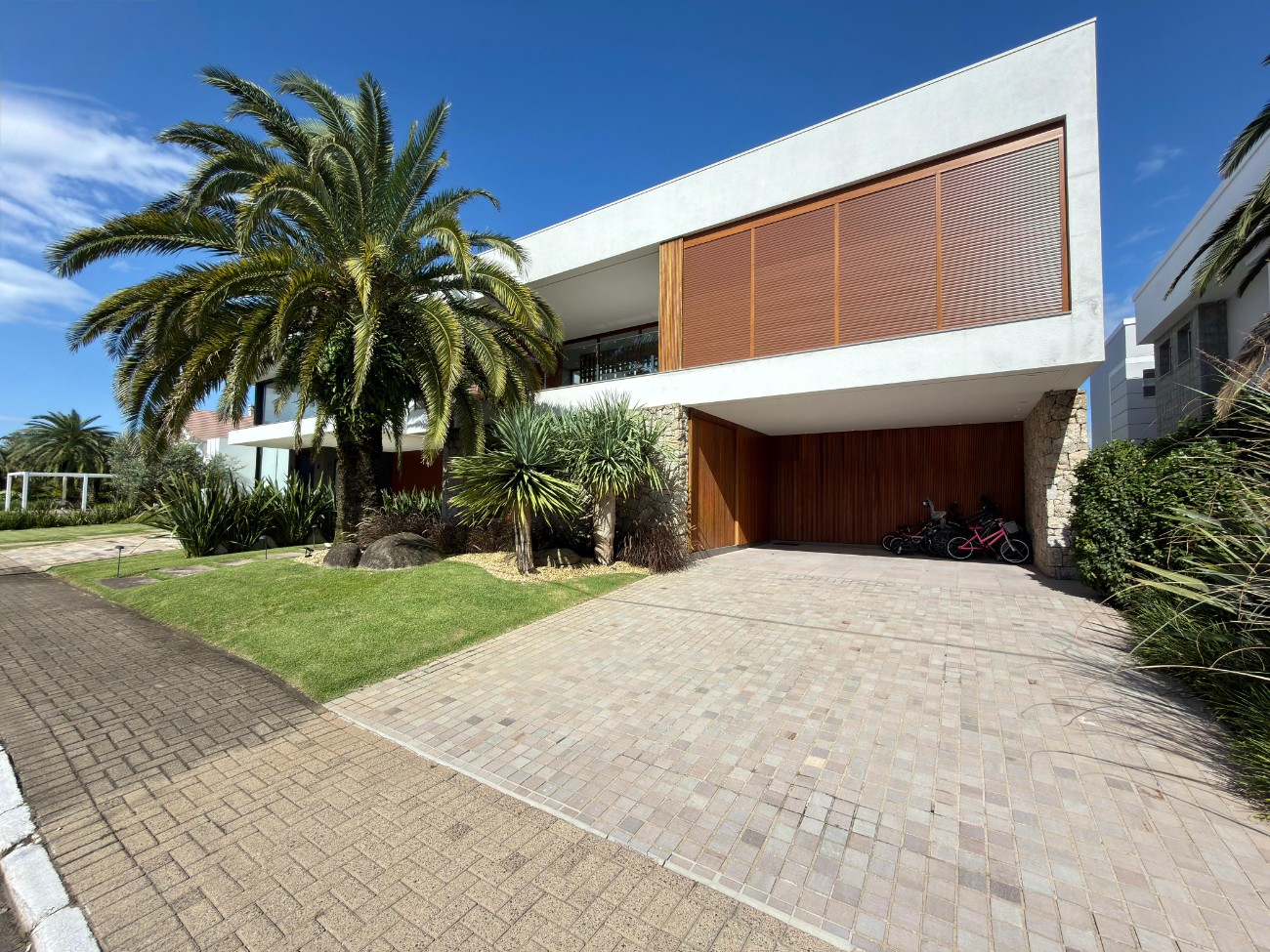 Imagem do imóvel Casa em condomínio 5 dormitórios para aluguel, Capão Da Canoa em Capão Da Canoa referência 308105