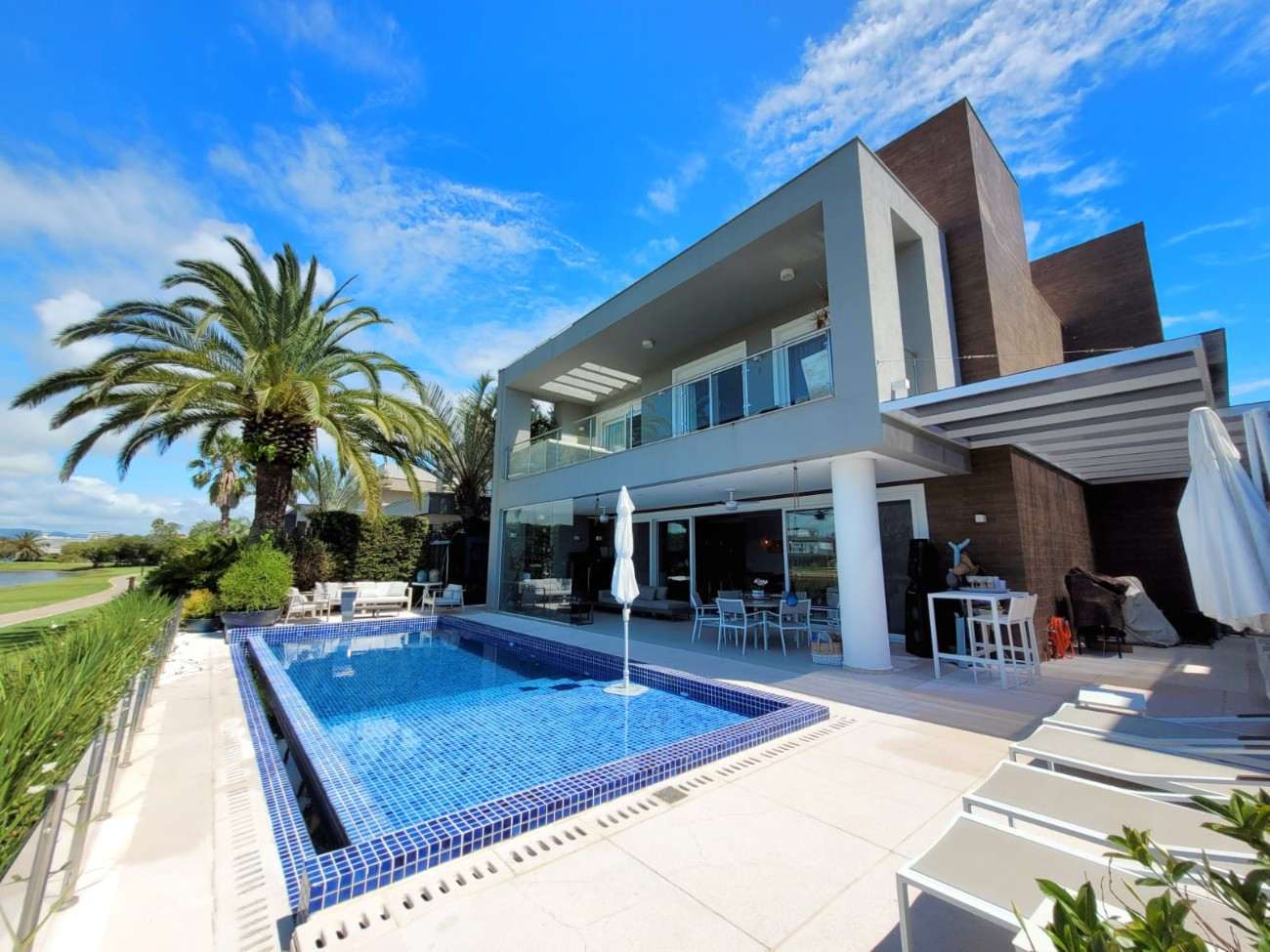 Imagem do imóvel Casa em condomínio 5 dormitórios para aluguel, Atlântida em Xangri-lá referência 87525