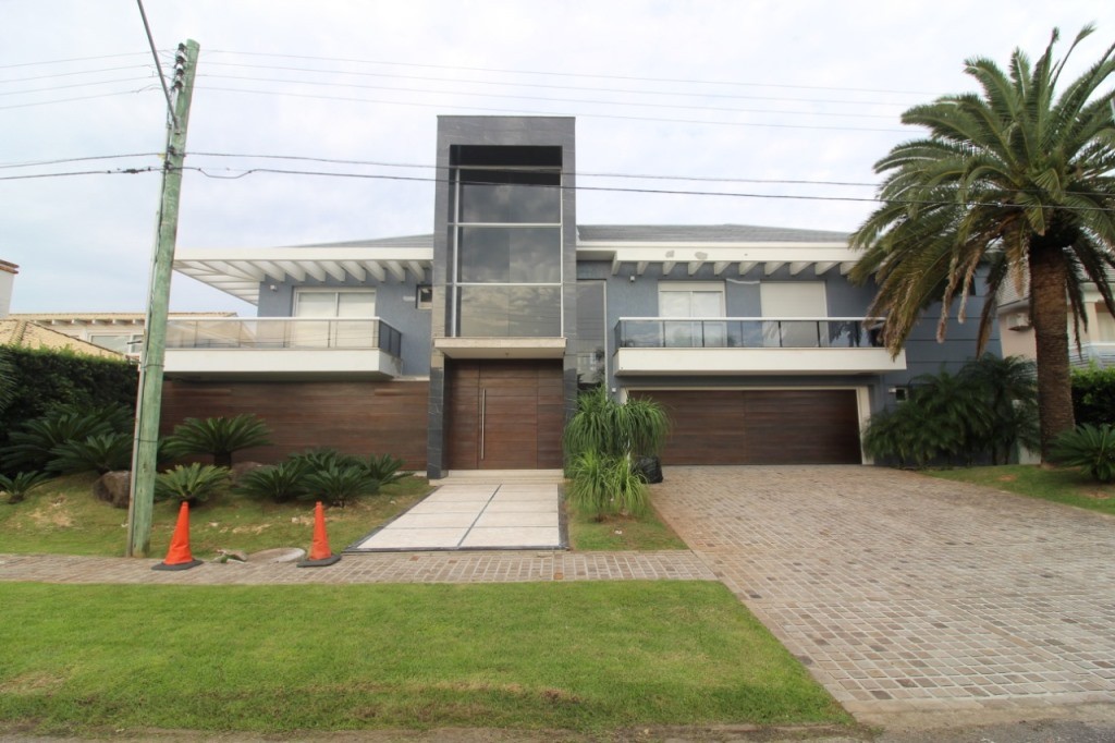 Imagem do imóvel Casa em condomínio 5 dormitórios para aluguel, Atlântida em Xangri-lá referência 90350